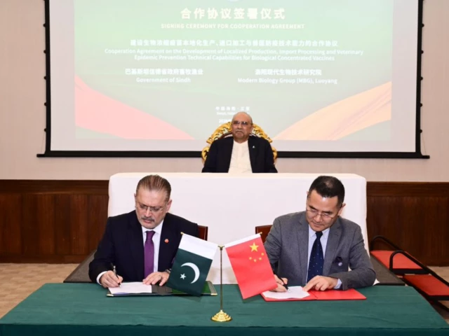 Pakistan, China ink MoUs on machinery, vaccines, medical technology